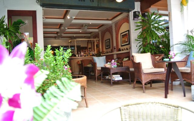 Karon Sunshine Guesthouse & Bar