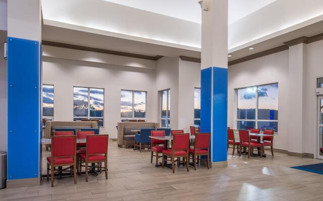 Holiday Inn Express Mystic by IHG