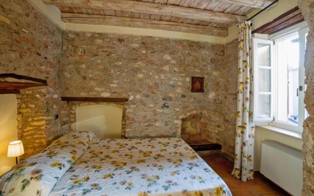 Holiday Home In Toscolano With Parking Space
