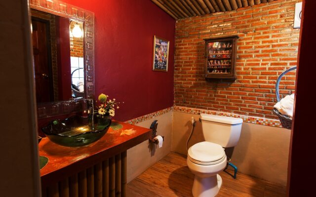 Kaengkrachan Boathouse Paradise Resort