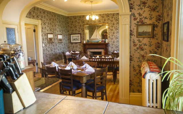 Homeport Historic Bed & Breakfast/Inn c 1858