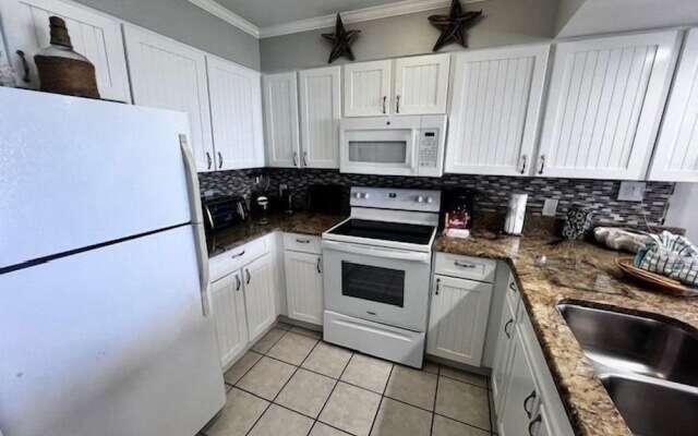 Pelican Beach 0807 1 Bedroom Condo by Pelican Beach Management