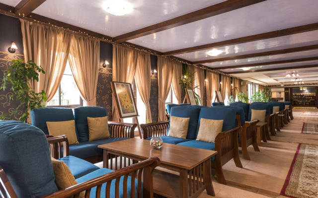 Grand Royale Apartment Complex & Spa