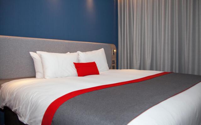 Holiday Inn Express Cardiff Bay by IHG