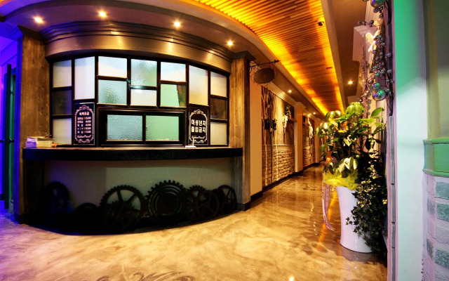 Raphael Hotel