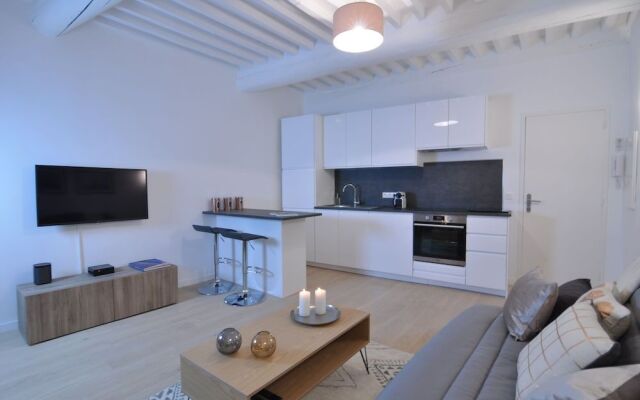 Picasso Apartments