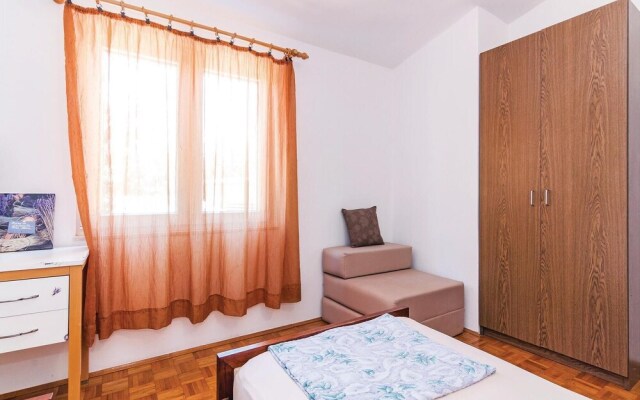 Nice Home in Starigrad With Wifi and 6 Bedrooms