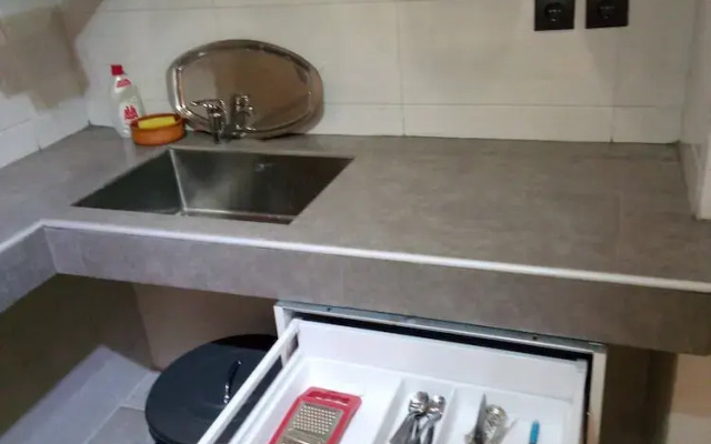 Center Apartment With Private Yard D11