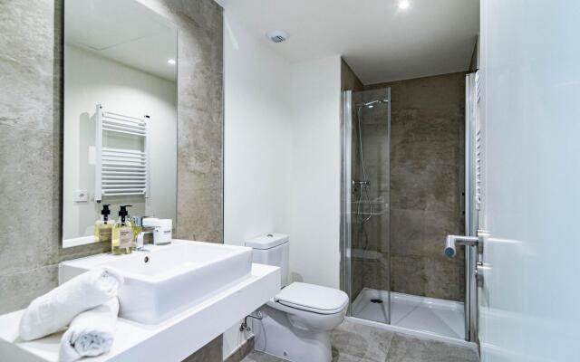 INF32L- Modern city apartment, families only