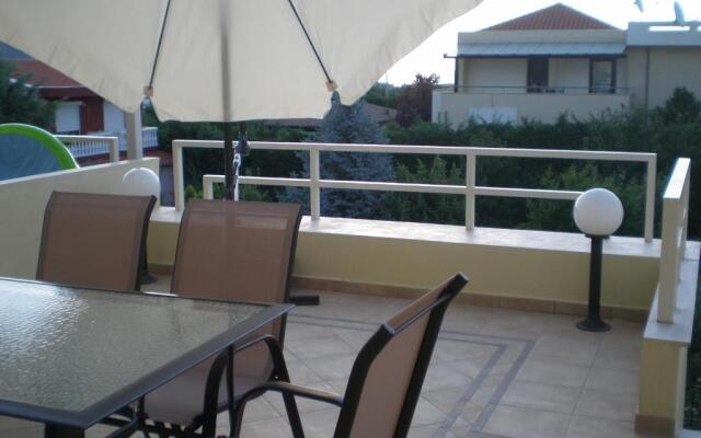 Nikolas & Anezina house