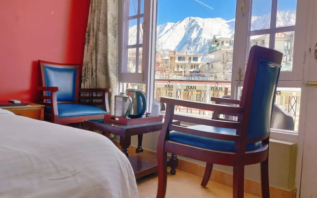 Hotel Snow Crest Inn