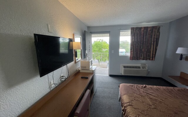 Extend-A-Suites Albuquerque West (ex. Rodeway Inn)