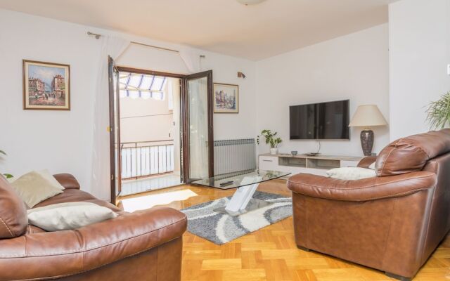 Apartments Mime