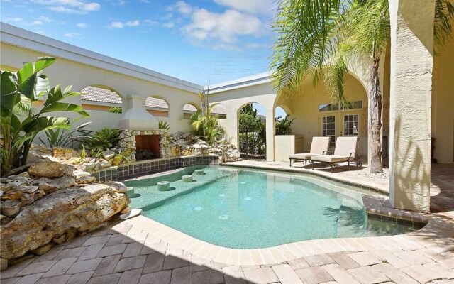 Royal Swan - Three Bedroom Home