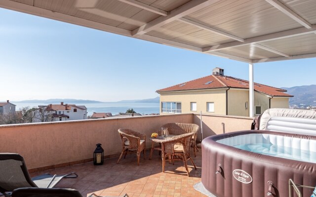 Plush Apartment in Rijeka With Hot Tub and Near the Sea