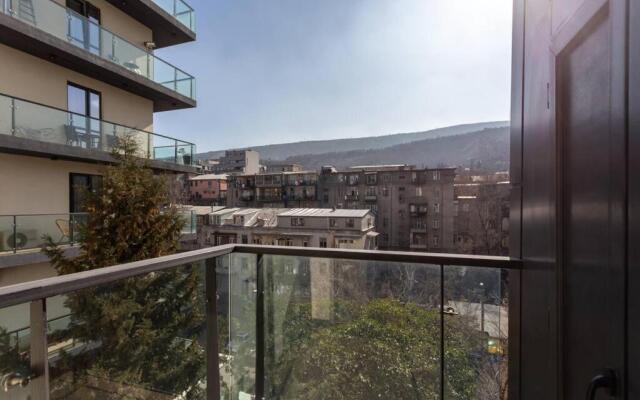 Stylish 2 BR Apartment on Chavchavadze Avenue