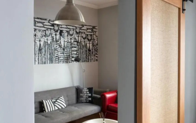 The Burton Luxury 1BR in Plaka, Athens