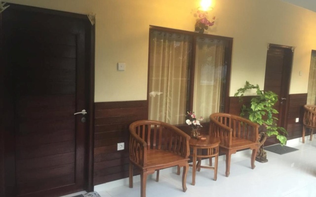 Wira Ayu Guest House – Guest Rooms – Tibubeneng