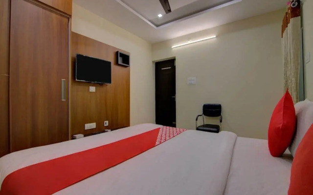 Pramukh Palace by OYO Rooms