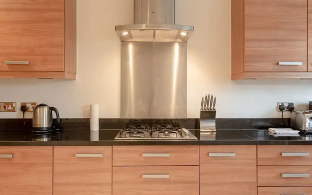 3 Bedroom Home In The Heart Of Wimbledon
