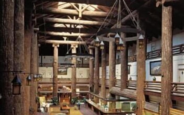 Glacier Park Lodge