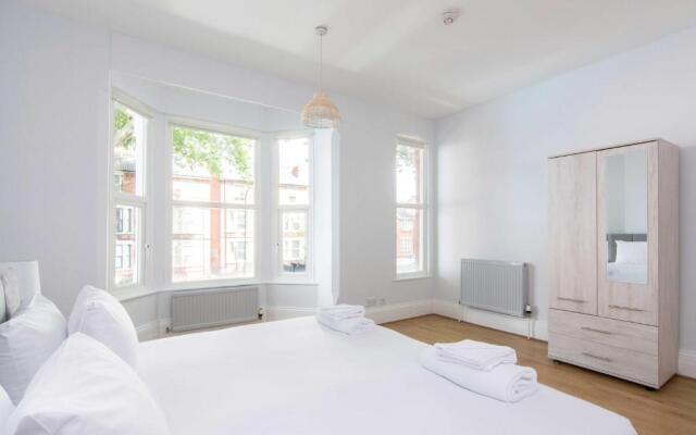 Spacious 4 bed with Parking near Nottingham City Centre - 184 Gregory House