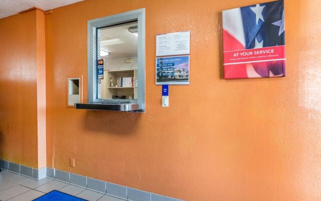 Motel 6 Lumberton, NC