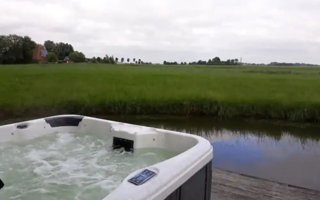 Jacuzzi, Cows, Dairyfarm, Relaxing, Sleeping