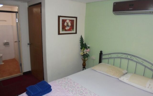 P.S. Guesthouse And Bar