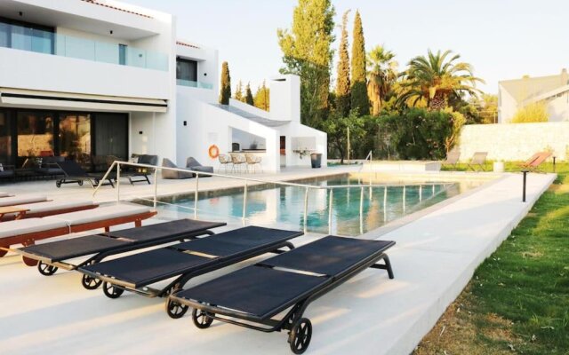 Maison A Rhodes with 66m2 heated pool