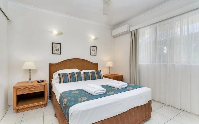 Hibiscus On Palm Cove at Marlin Waters