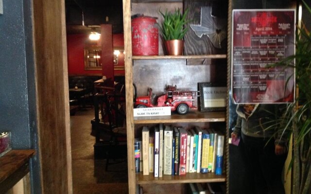 Firehouse Hostel & Lounge