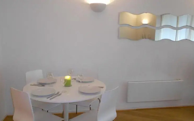 Oasis Apartment Docklands