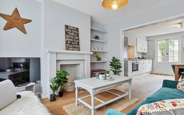 Hove Actually House - 4 Bedrooms - Garden