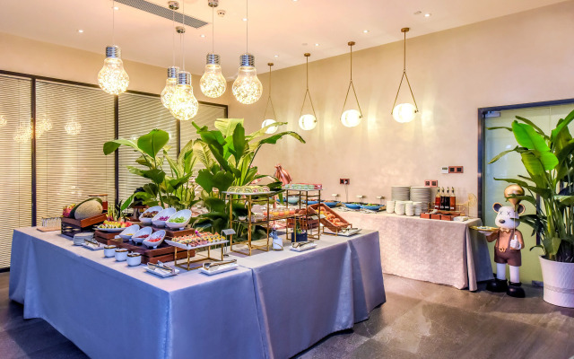 Kuanrong Suite Hotel (Chimelong Wanda Store in Panyu, Guangzhou)