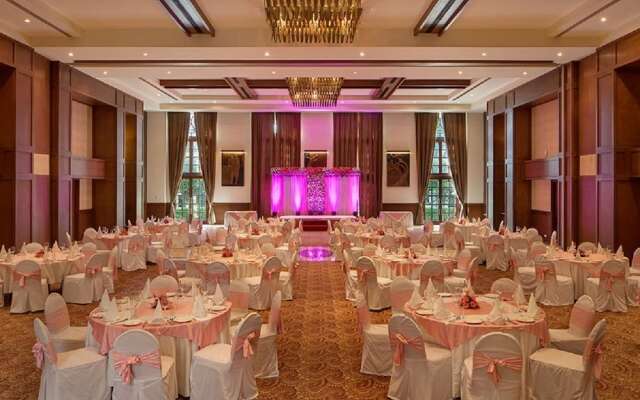 DLF Club 5