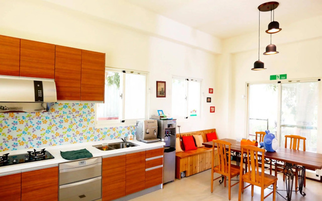 Follow Me Sweet House Bed & Breakfast