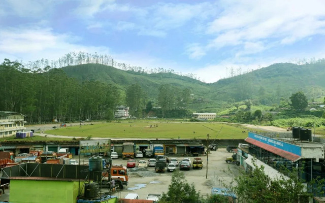 Oyo 24816 Munnar Days