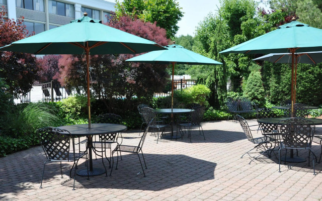 Holiday Inn & Suites Parsippany Fairfield by IHG