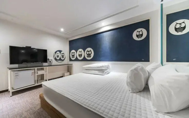 Busan Daeyeondong Hotel With