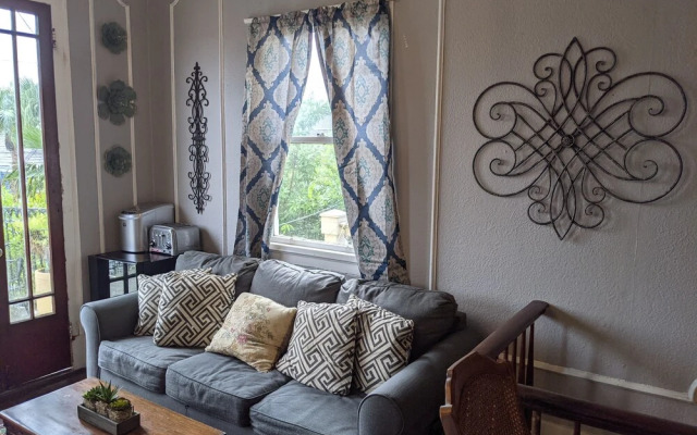 Balcony Guest House
