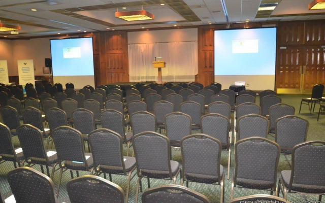 Fairway Inn & Suites