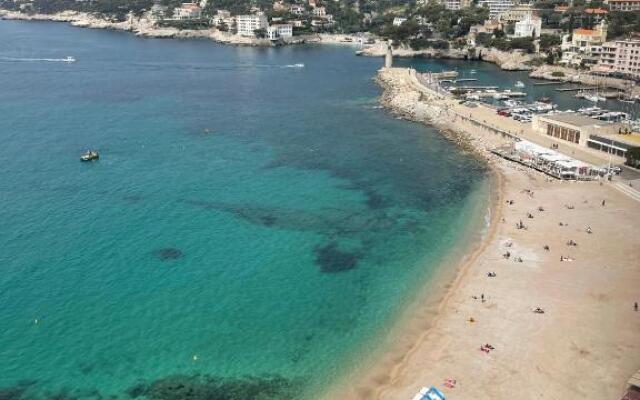 Cassis centre, superbe appartement neuf, 50m port.