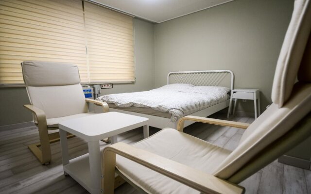 BLUEHUM Guesthouse - Hostel