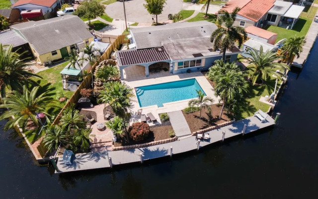 The Aqua Villa in Hollywood