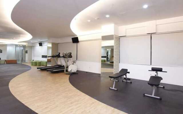 Simply Studio Room at Grand Serpong Apartment By Travelio