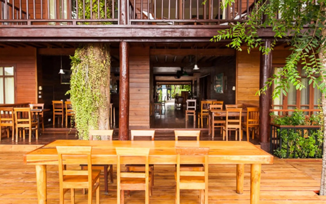 Riverhouse Hotel - The Teak House
