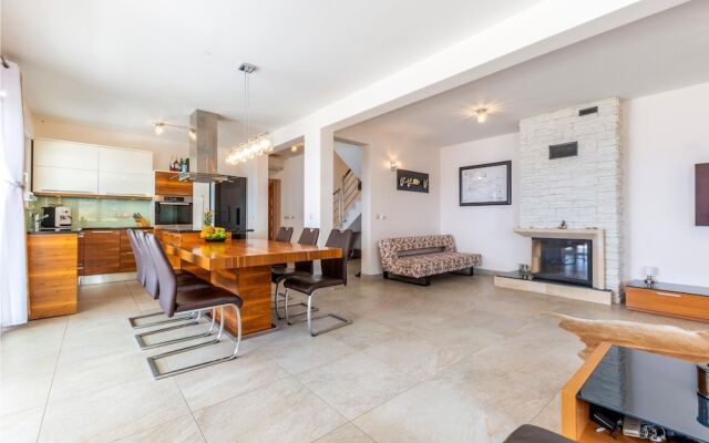 Amazing Home in Celina With Wifi and 4 Bedrooms