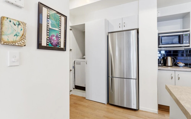 CBD Spacious 3 Storey Terrace House