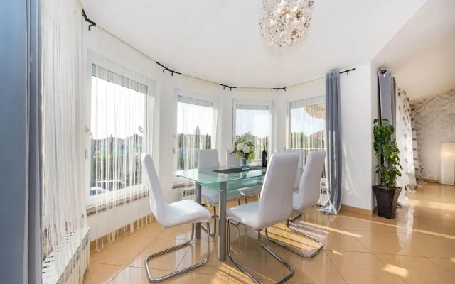 Luxurious Villa in Dalmatia Near Sea